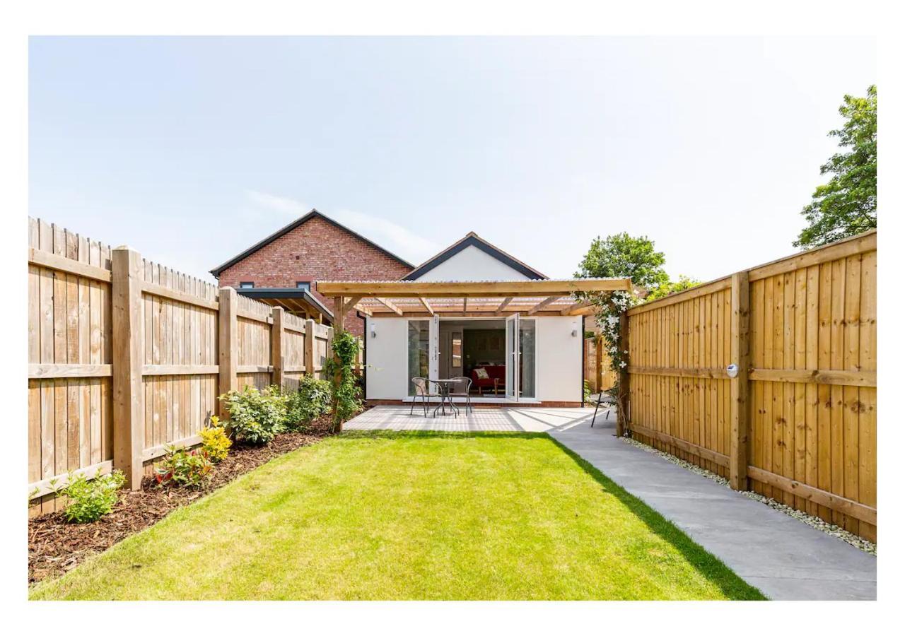 Charming Chester Studio With Private Garden & Free Parking Exterior foto